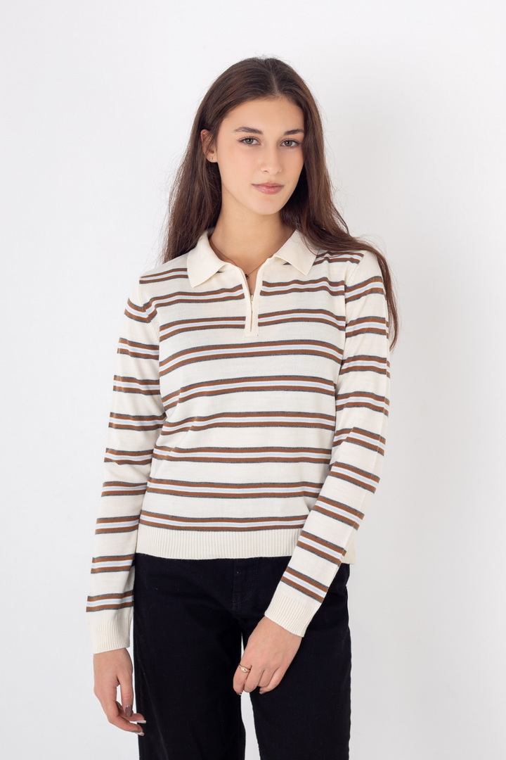 Светр жіночий